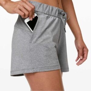 Lululemon On The Fly Short 2.5”, light Grey/Silver, like New, 6